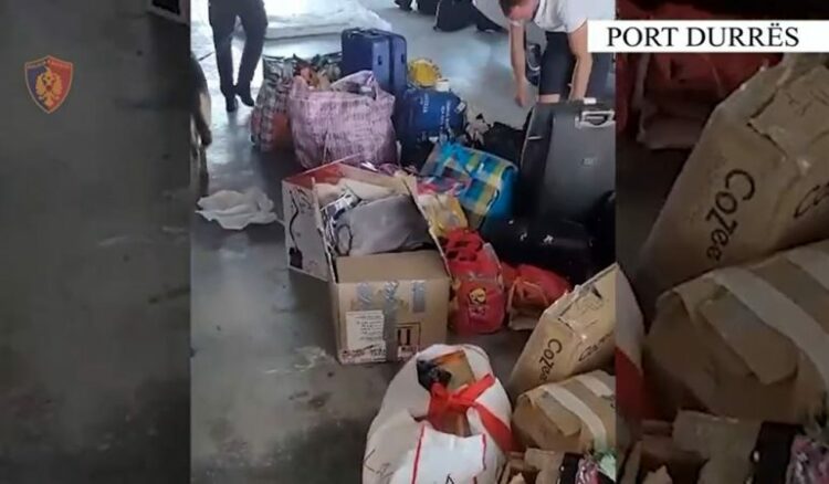 Tentoi të fuste mbi 100 mijë pound në Durrës, arrestohet 30-vjeçari