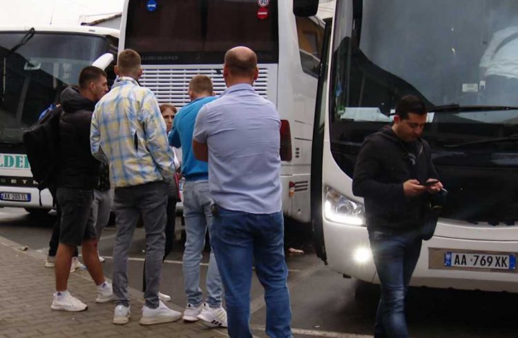 Viti 2022, rekord largimesh të shqiptarëve drejt BE. Shifrat