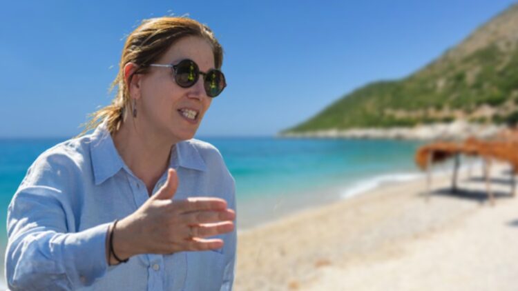 “Plehrë..i paudhë”! Ministres nuk i mbajnë nervat, kërcënon qytetarin