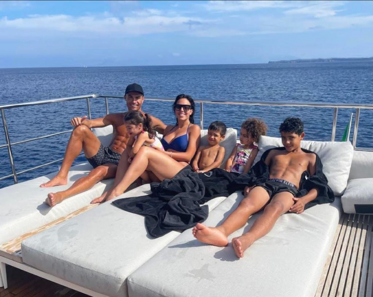 Georgina poston foto të fëmijëve, fansat kapen me detajin e veçantë