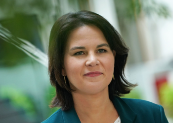 Do udhëtonte drejt Australisë, pëson defekt avioni i ministres