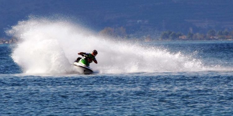 U përplas me “Jet Ski” në plazhin e Llamanit, ndërron jetë 16-vjeçari