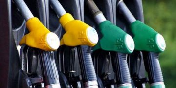 Shtrenjtohet nafta dhe benzina, ja çmimet