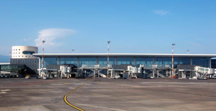 Shpërthen vullkani Etna, mbyllet aeroporti i Katanias