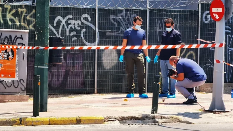 Tentoi të grabiste bankën dhe kërcënoi me thikë, plagoset shqiptari (FOTO)