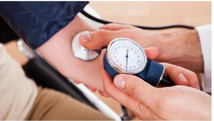 Si ta ulni tensionin e gjakut përmes rregullimit të frymëmarrjes