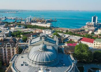 Me rrezikun e raketave, Odesa starton sezonin turistik