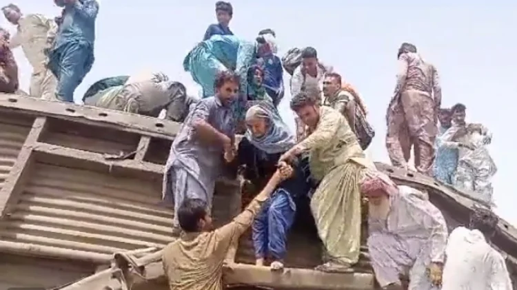 Treni i pasagjerëve del nga shinat, të paktën 15 të vdekur (VIDEO)