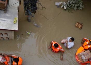 Përmbytjet shkaktojnë 24 të vdekur