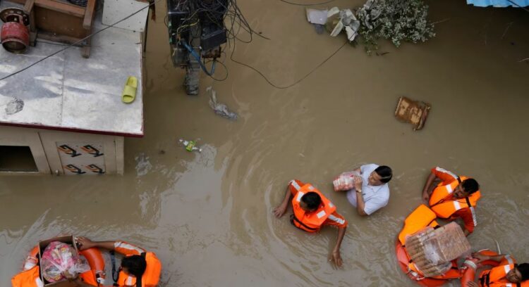 Përmbytjet shkaktojnë 24 të vdekur