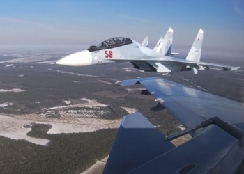 Humb kontrollin dhe bie avioni ushtarak, vdesin dy pilotët