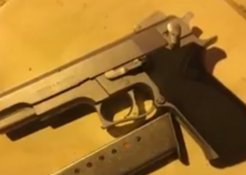 Theu arrestin në shtëpi dhe lëvizte me pistoletë me fishek në fole, arrestohet 36-vjeçari