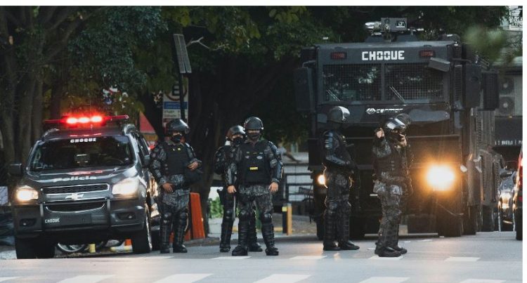Policia ekzekuton 13 persona në Brazil