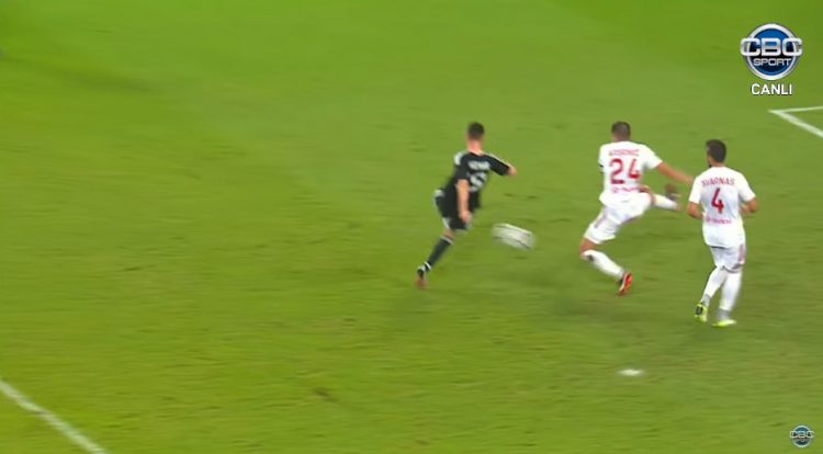 “Sylvinho shikoje këtë!”, Xhixha shënon përsëri në Champions