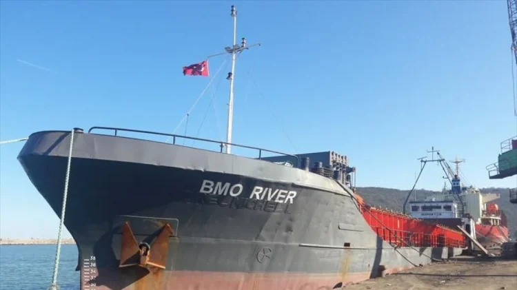 Planifikoi sulm me bombë në një anije, arrestohet marinari rus