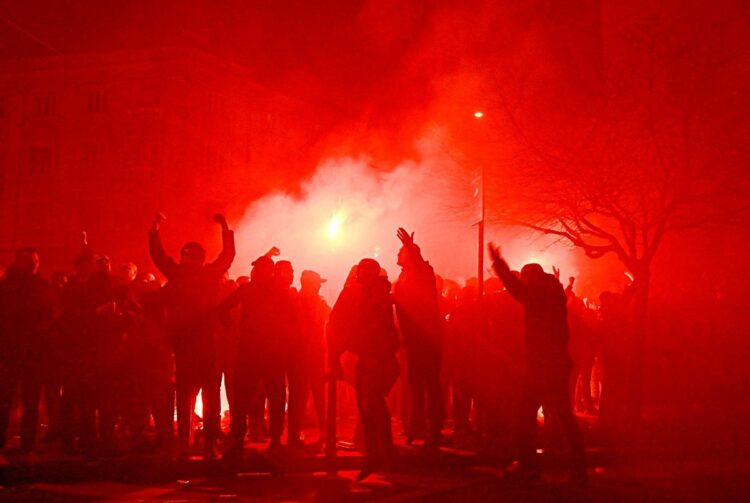 Babai i ultrasit të vrarë flet për sherrin mes huliganëve: Vajzës time i ra të fikët