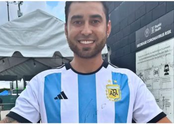 I kërkon autograf Messit dhe pushohet nga puna, ja pse