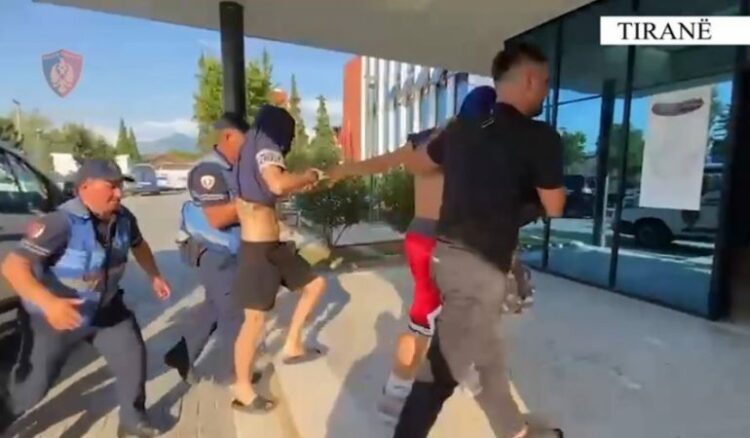 Plagosi dy persona, arrestohet 35-vjeçari. Detajet