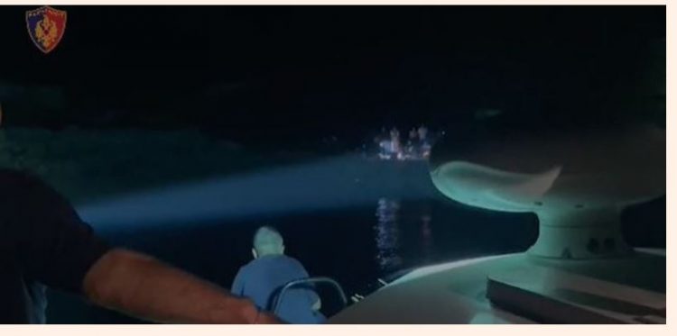 Turistja ngec në shpellë në Karaburun, shpëtohet nga policia