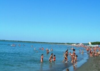 Shpëtohet nga mbytja i mituri në plazhin e Velipojës