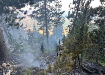 Ndërhyhet nga ajri për shuarjen e flakëve në malin e Gjalicës