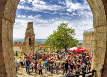 Turizmi/ INSTAT: 1.55 miliardë euro hyrje në 6 muajt e parë të vitit