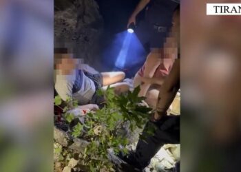 Ishin bllokuar te shpella e Pëllumbasit, shpëtohen 2 turistë francezë