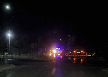 Makina përplaset me shtyllën, 2 të plagosur (FOTO)