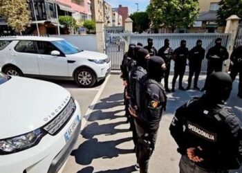 Korrupsion e shpërdorim detyre, arrestohen 3 oficerë policie (EMRAT)