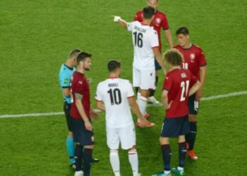 Mediat çeke: Shqipëria është e fortë, kujdes. Çfarë raportohet nga Praga