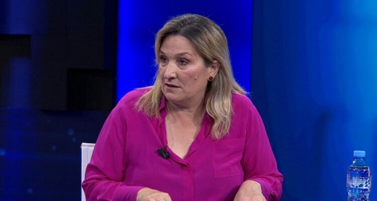 Flutura Açka jep dorëheqjen si kryetare e komisionit të Edukimit