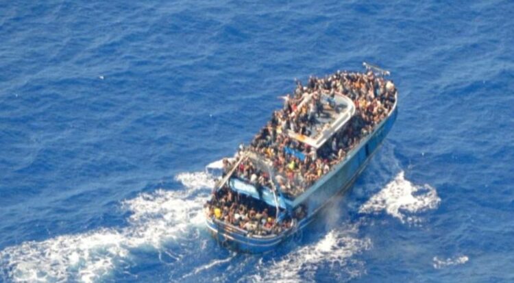 Gjenden 14 emigrantë dhe një burrë i vdekur në një ishull grek