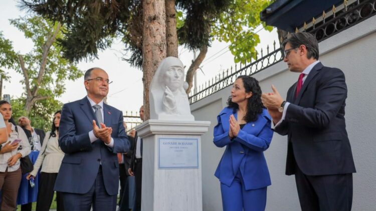 Përurohet shtatorja e Nënë Terezës, prezent edhe Begaj