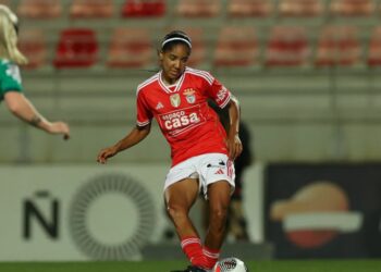 Benfica poshtëron kampionet irlandeze në Champions