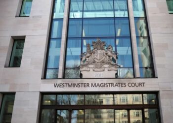 Pesë persona akuzohen se kanë spiunuar për Rusinë në Britani