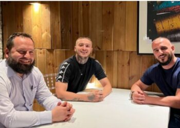 Fero shfaqet përkrah Gold AG dhe Muhamed Dërmakut