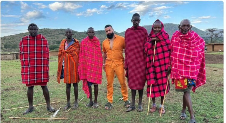 Getoar Selimi publikon foto me pjesëtarë të fisit afrikan