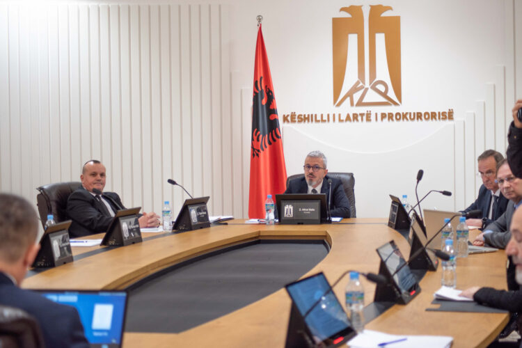 Gjyshërit në kujdestari? Ja ç’përfitojnë prokurorët