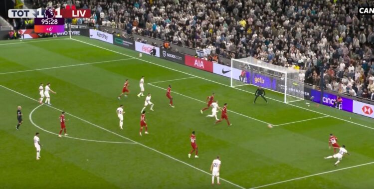 Liverpool humb përballë Tottenham me 2 lojtarë më pak