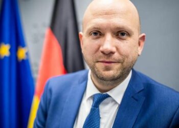 Sarrazin: Dodik sillet në mënyrë jokonstruktive