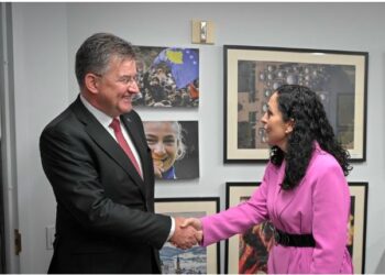 Kurti kritikon Lajçak, por Osmani e takon në SHBA