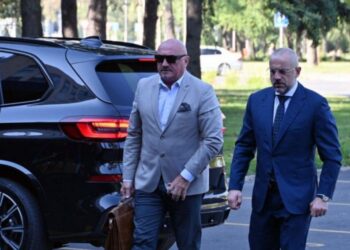 Radoiçiç shfaqet në publik pas sulmit në Kosovë