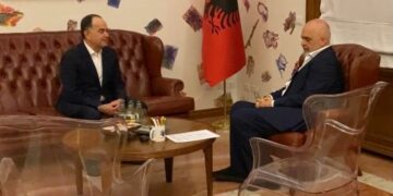 Sulmi terrorist në Kosovë, dy reagimet e tredhura nga Tirana zyrtare