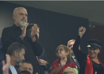 Rama me familjen në mbështetje të Kombëtares në “Air Albania”