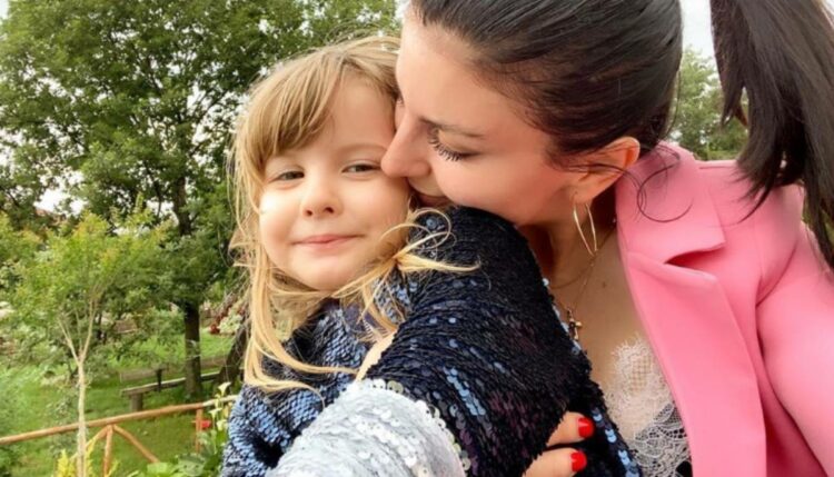 Nënë me katër fëmijë, Rudina Dembacaj: Jam mama “e çmendur”