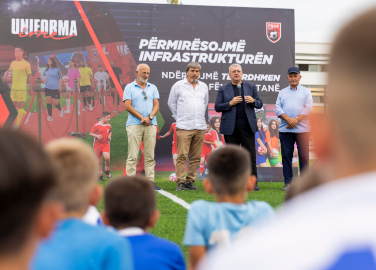 Nuk ndalen investimet e FSHF, Duka inaguron fushën e re në Kamëz