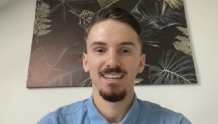 Babai më ka mësuar dashurinë për atdheun, ëndrra ime të luajë për…