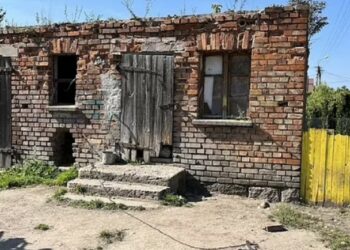 Brenda “shtëpisë së tmerrit” ku u gjetën tri foshnjat e vdekura