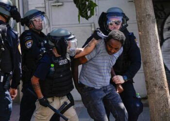 Tensione në Tel-Aviv, Netanyahu kërkon dëbimin e emigrantëve