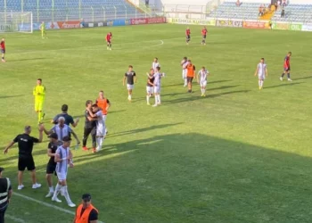 Vllaznia bie në Laç, Teuta mposht Skënderbeun